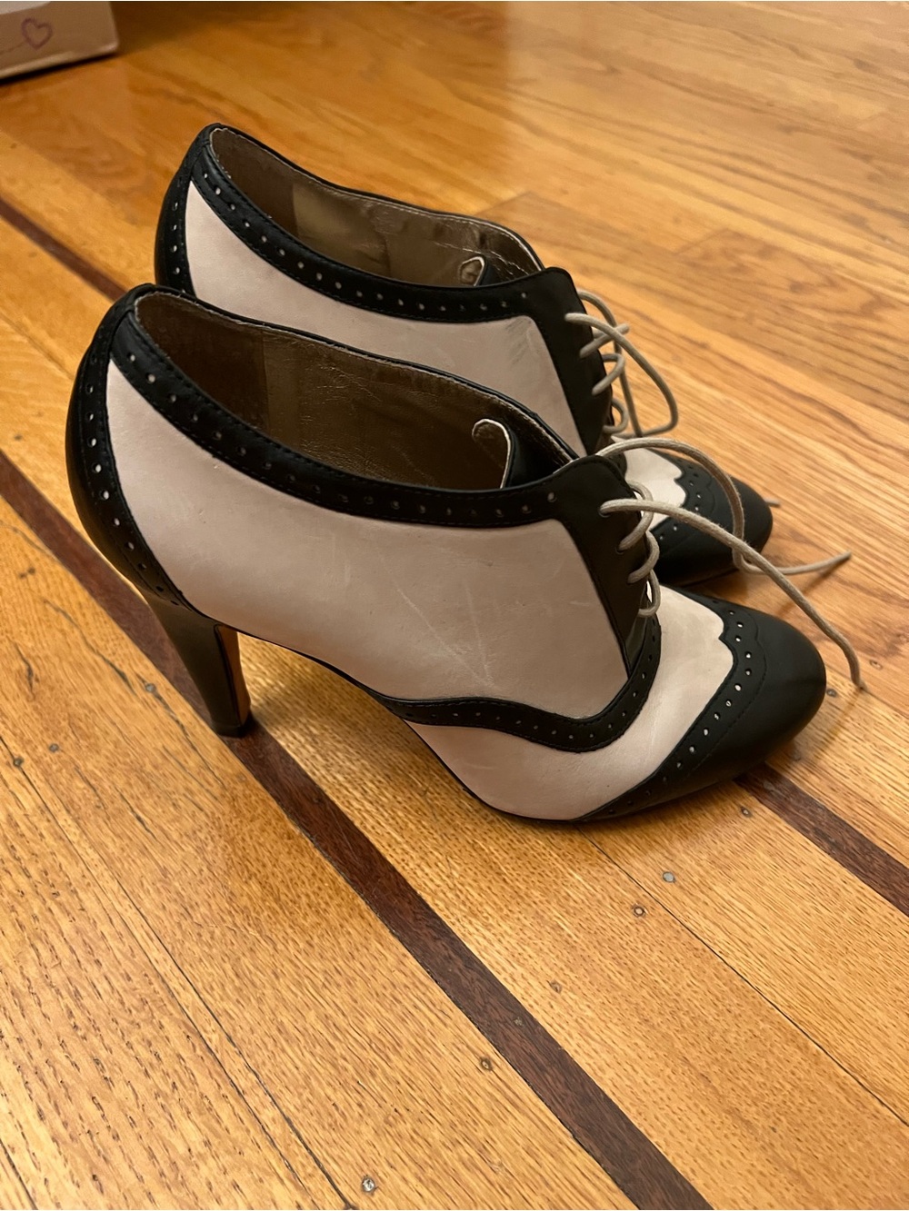 Pour La Victoire “Penelope” Two-Tone Black & Cream Wingtip Lace-up Oxford Heels - Picture 8 of 11
